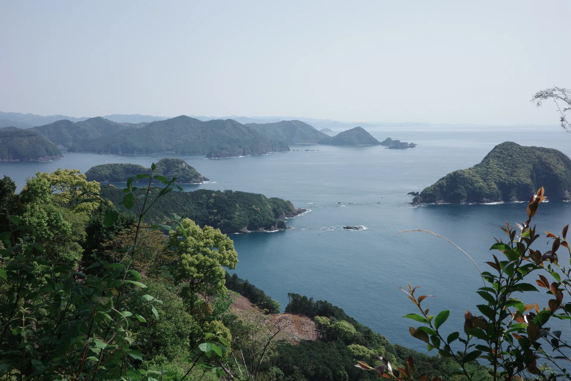 写真：伊勢志摩のリアス式海岸の景色