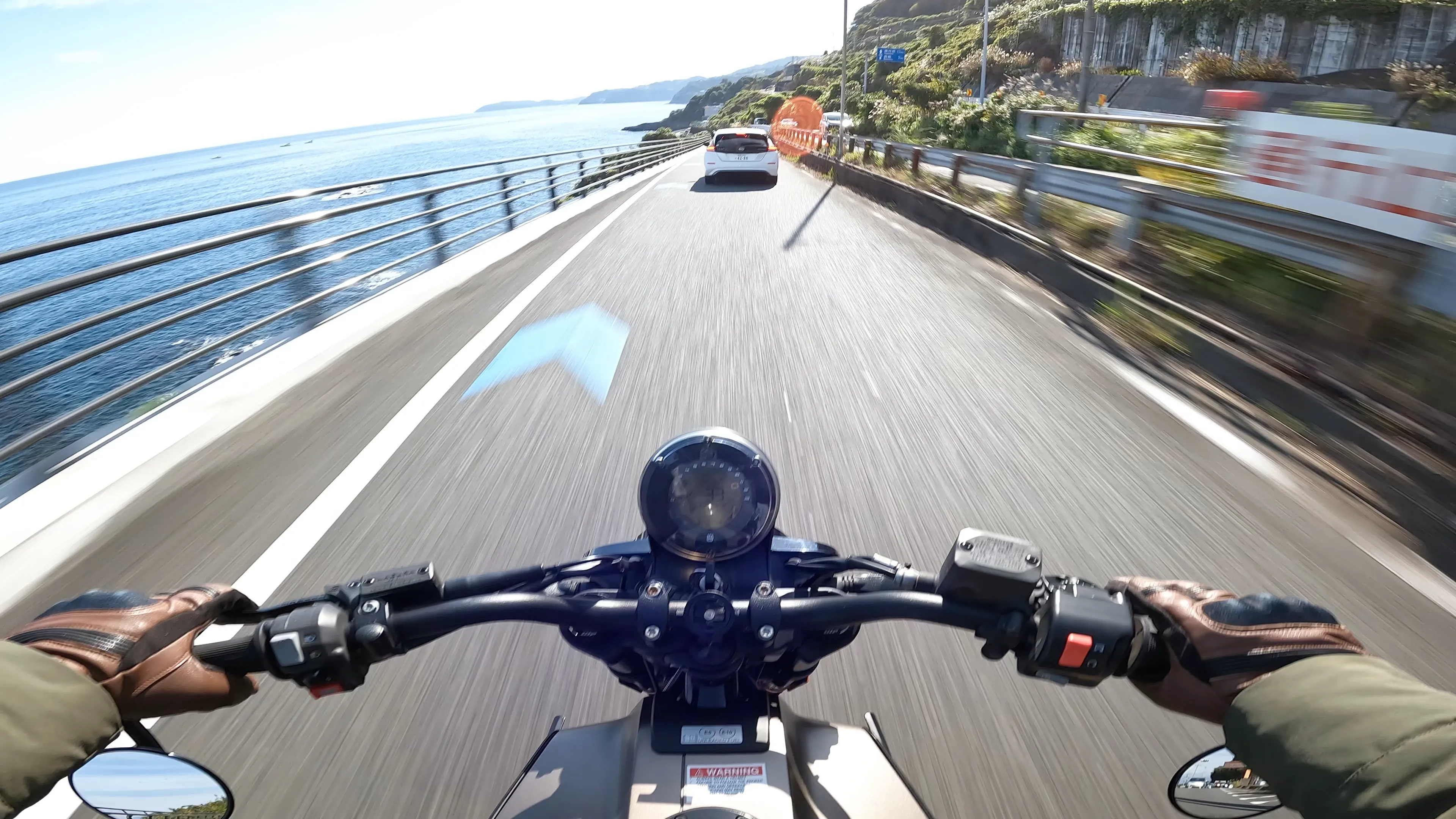 写真：東伊豆湾岸の道路