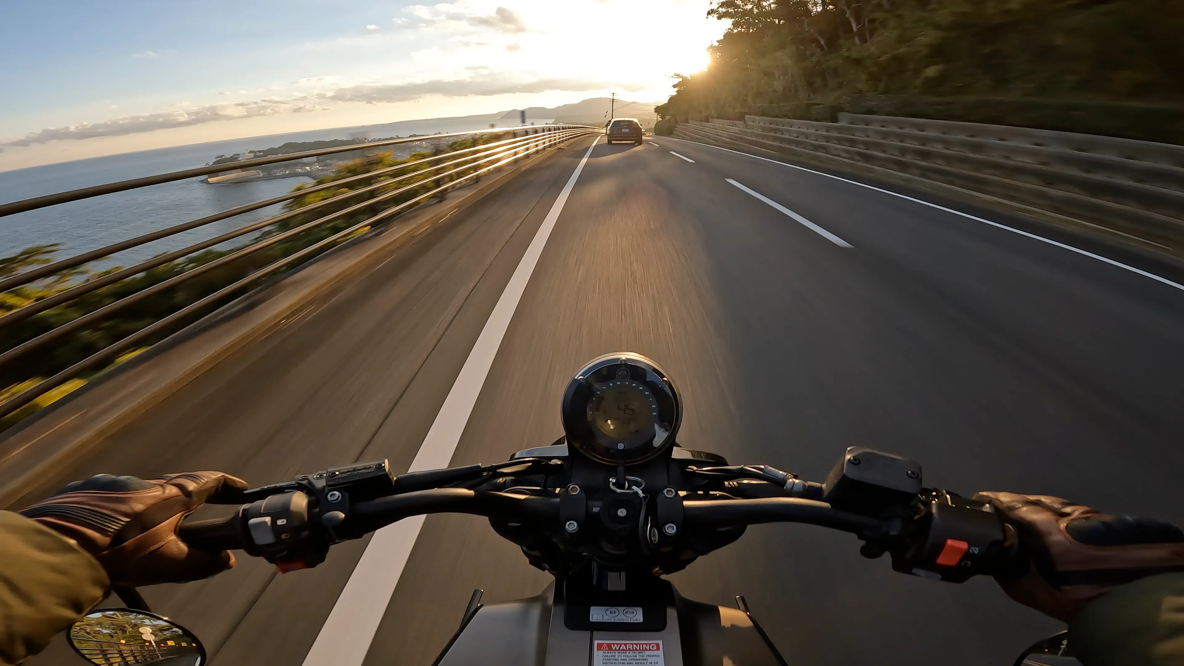 写真：伊豆湾岸の夕焼け